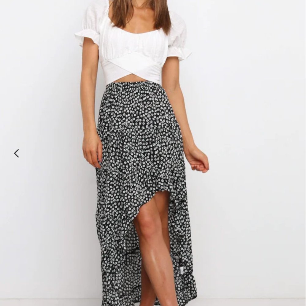 Petal & Pup High-Low Fraser Skirt - Size 10 - Black Daisy Print